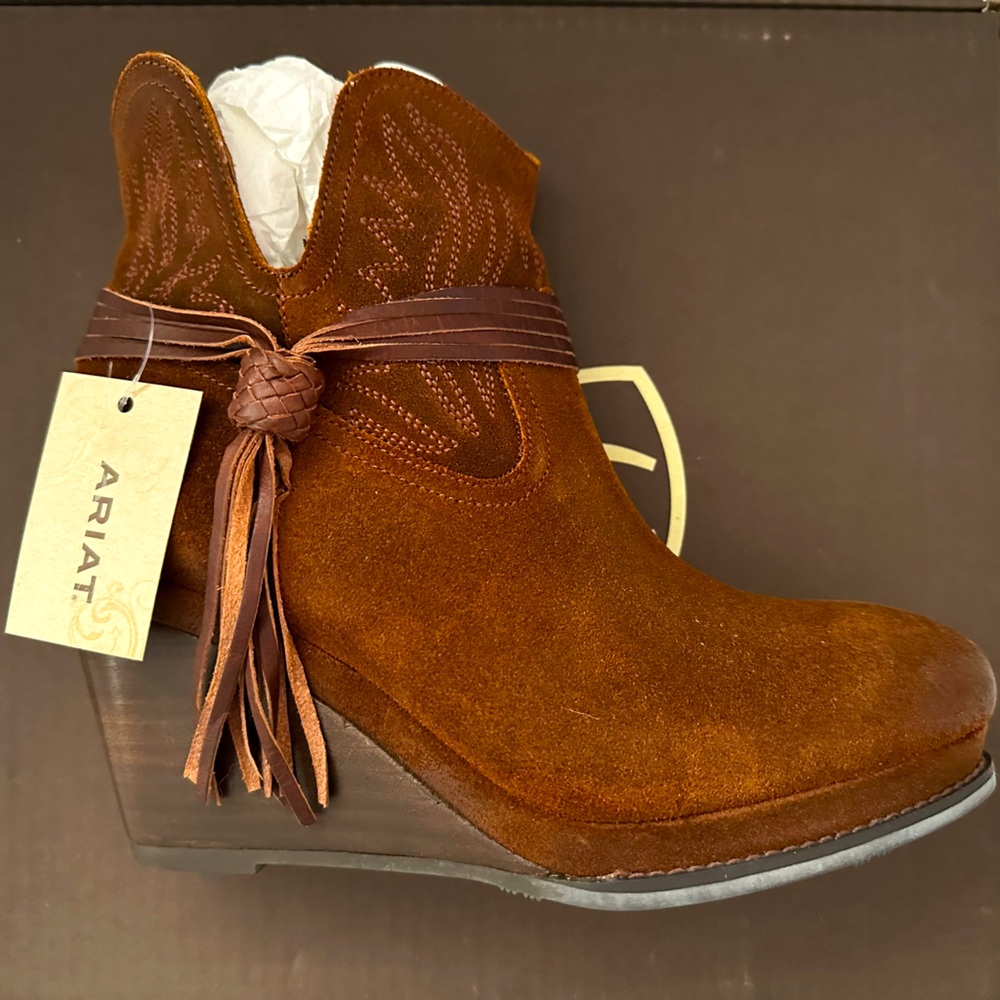 Ariat Memphis, ankle bootie, wedge, size 9, never worn, new in box with tag 🏷️